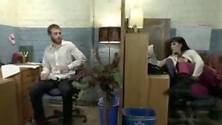 Milf Jesse gibt geilen Footjob