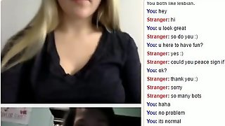 ChAt beautiful wet lesbian masturbates in webcam