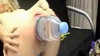 Big plastic water bottle stretches out her pussy