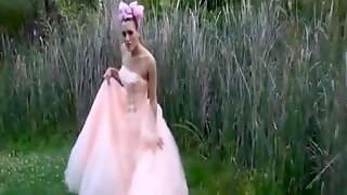 Submissive bride in a funny outdoor porn scene