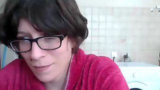 Femme couchonne cousine