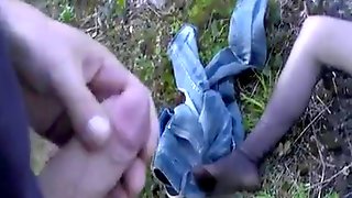 COGIENDO EN EL BOSQUE